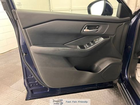 Used 2025 Nissan Rogue SV AWD/4WD image 24