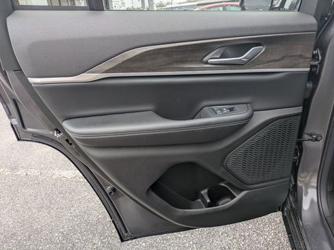 New 2026 Jeep Grand Cherokee Altitude image 24