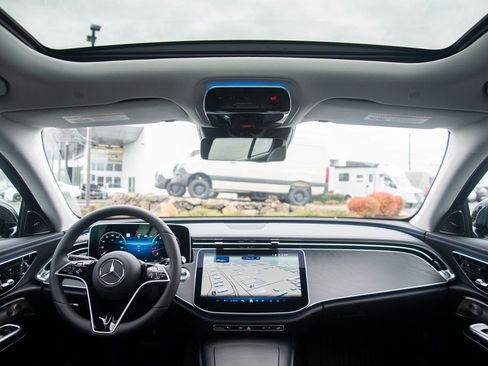 Certified 2025 Mercedes-Benz E 350 4MATIC Sedan image 32