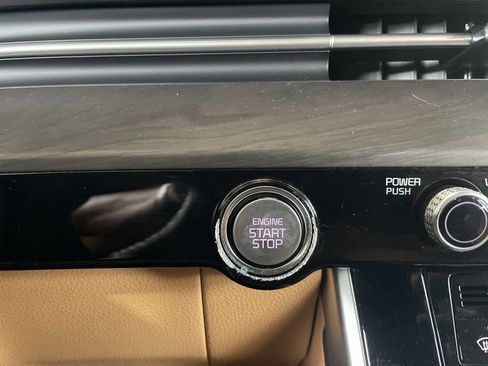 Used 2023 Kia Carnival EX FWD image 23