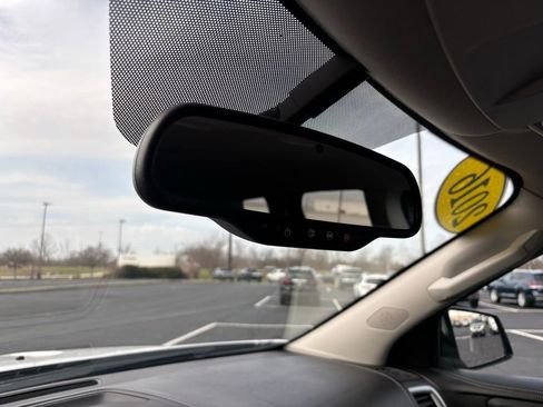 Used 2016 GMC Acadia SLE image 32