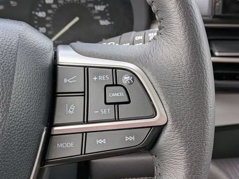 Used 2026 Toyota Sienna XLE FWD image 24