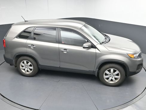 Used 2012 Kia Sorento LX w/ Third Row Pkg image 29