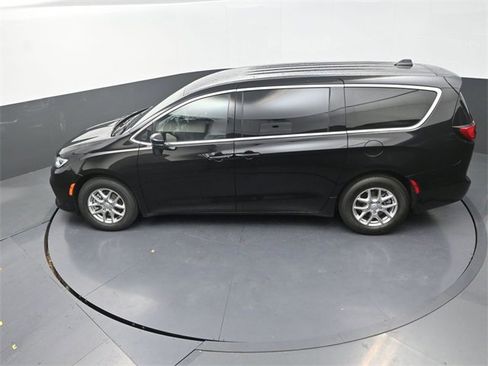 New 2026 Chrysler Pacifica Select image 12