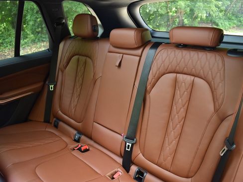 Used 2022 BMW X5 xDrive40i w/ M Sport Package AWD/4WD image 16