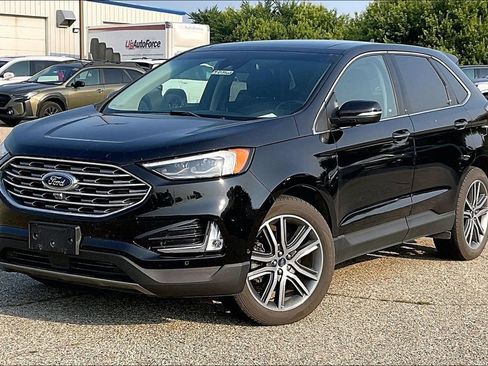Certified 2019 Ford Edge Titanium w/ Equipment Group 301A AWD/4WD image 2