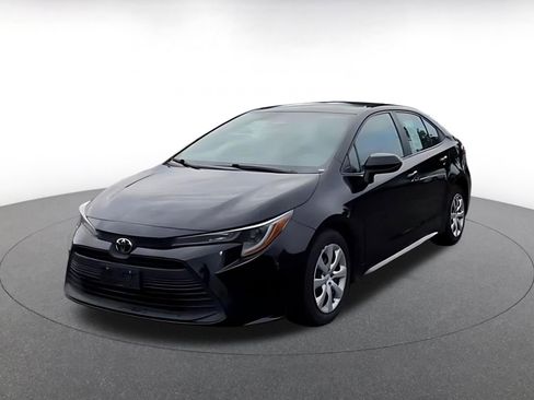 Used 2023 Toyota Corolla LE image 7