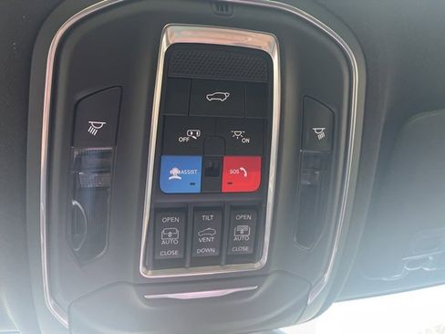 New 2025 Jeep Grand Cherokee Limited image 30