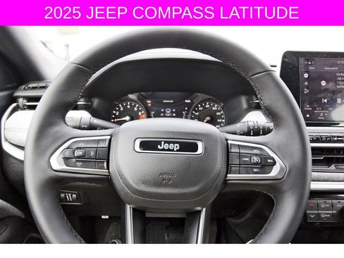 Used 2025 Jeep Compass Latitude w/ Convenience Group image 18