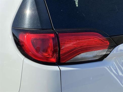 Used 2018 Chrysler Pacifica Touring-L Plus w/ Advanced Safetytec Group image 9