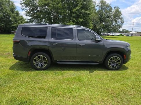 Used 2022 Jeep Wagoneer Series III w/ Flexible Seating Group RWD image 11