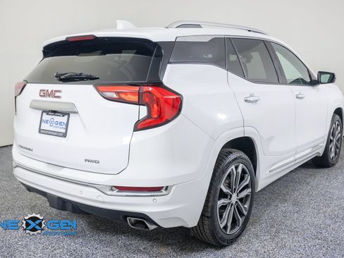 Used 2020 GMC Terrain Denali w/ Denali Premium Package AWD/4WD image 7