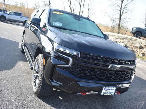 Used 2023 Chevrolet Suburban Z71 w/ Z71 Off-Road Package image 9