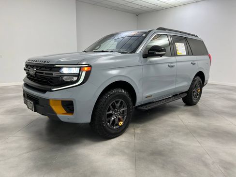 Used 2025 Ford Expedition Tremor AWD/4WD image 4