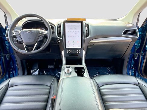 Certified 2024 Ford Edge SEL w/ Convenience Package AWD/4WD image 3