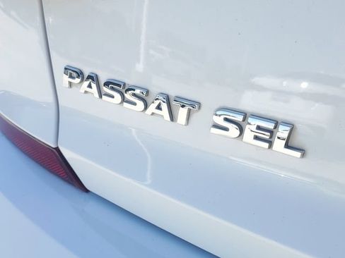 Used 2017 Volkswagen Passat 1.8T SEL Premium FWD image 5
