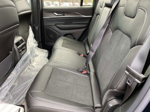 New 2026 Jeep Grand Cherokee Altitude image 6