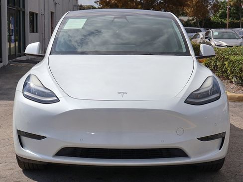 Used 2021 Tesla Model Y Long Range image 12