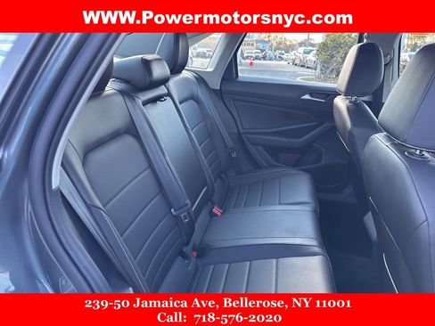 Used 2022 Volkswagen Jetta SE image 18
