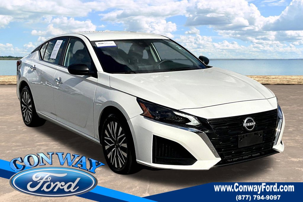 Used 2025 Nissan Altima 2.5 SV AWD/4WD image 1