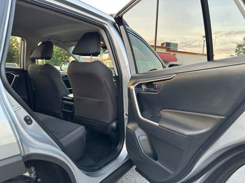 Used 2019 Toyota RAV4 LE w/ All Weather Liner Package AWD/4WD image 17