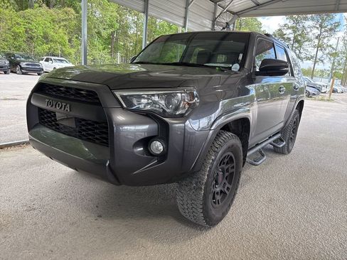 Used 2020 Toyota 4Runner SR5 Premium image 3