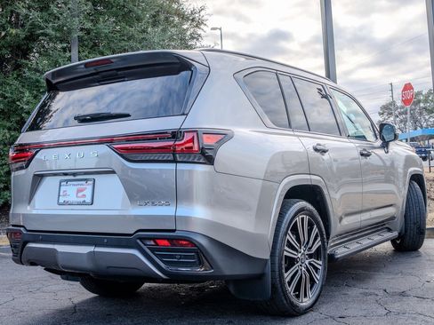 Used 2023 Lexus LX 600 4WD w/ Luxury Package image 30