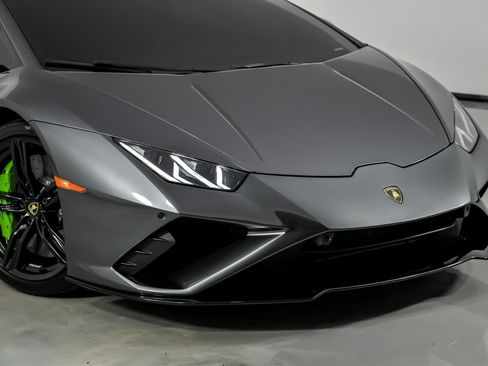 Used 2022 Lamborghini Huracan EVO image 3