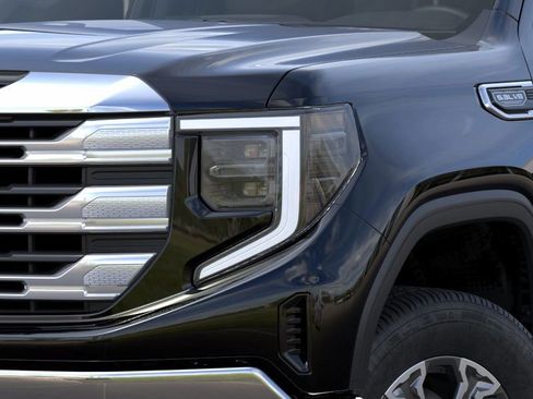 New 2026 GMC Sierra 1500 SLE image 10