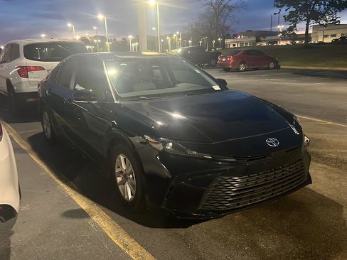 Used 2025 Toyota Camry LE w/ Convenience Package image 6