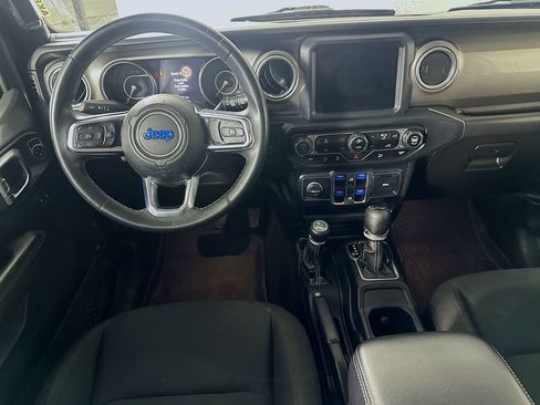 Used 2018 Jeep Wrangler Unlimited Sahara AWD/4WD image 17