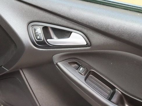 Used 2018 Ford Focus SE image 9