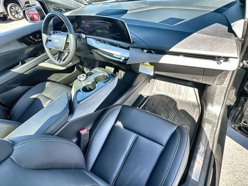 New 2025 Cadillac Optiq Luxury 1 image 30