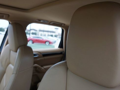 Used 2014 Porsche Cayenne image 25