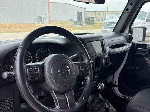 Used 2016 Jeep Wrangler Sport w/ Connectivity Group AWD/4WD image 2
