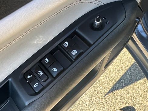 Used 2023 Jeep Compass Limited image 25