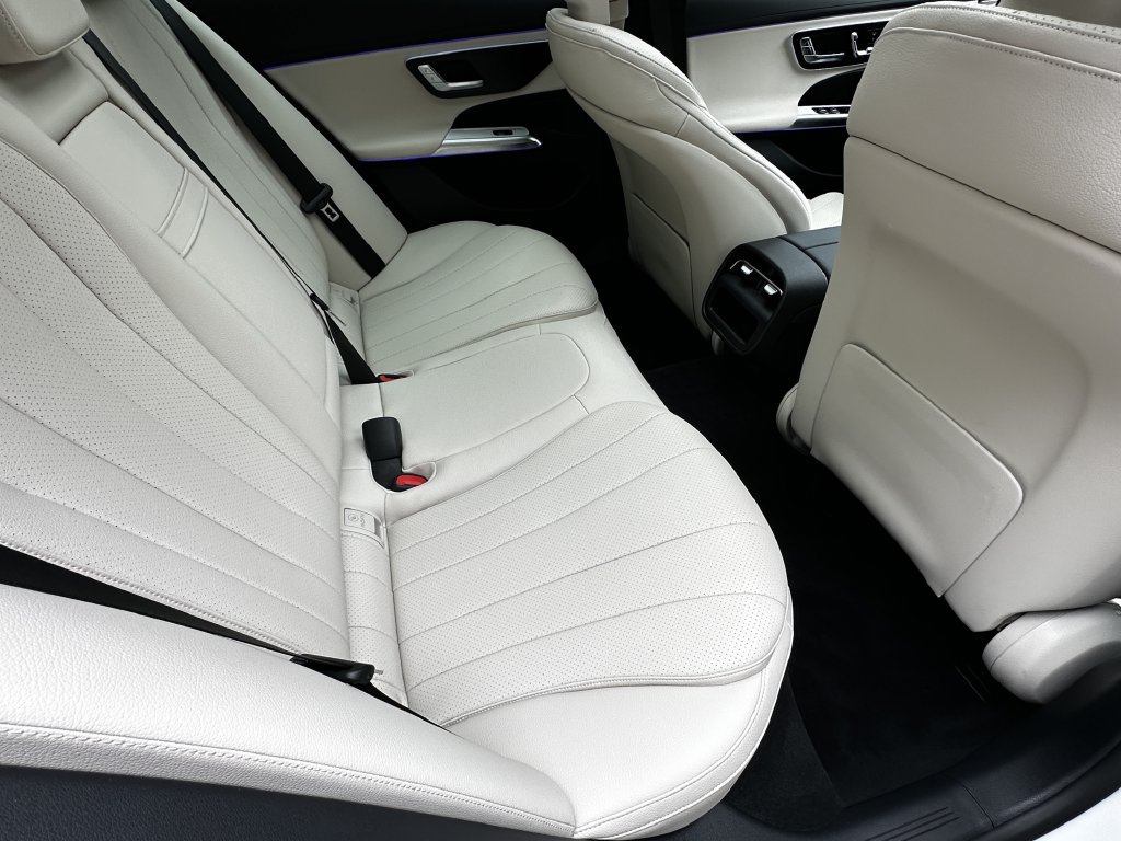 Certified 2025 Mercedes-Benz E 450 4MATIC Sedan w/ Winter Package image 18