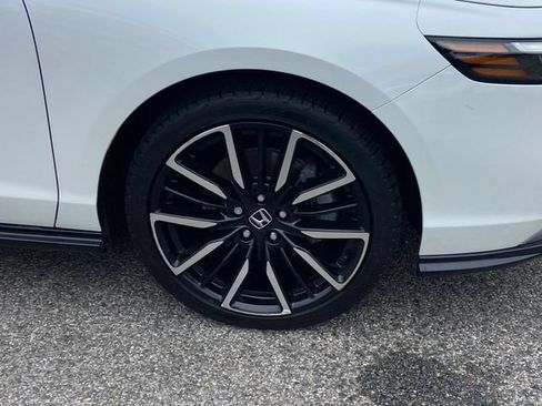 Used 2025 Honda Accord Touring image 9