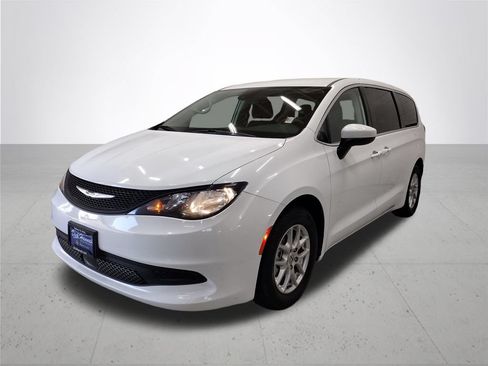 Used 2023 Chrysler Voyager LX FWD image 2