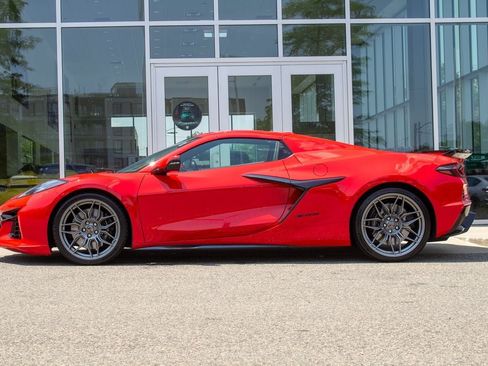 Used 2025 Chevrolet Corvette Z06 RWD image 7