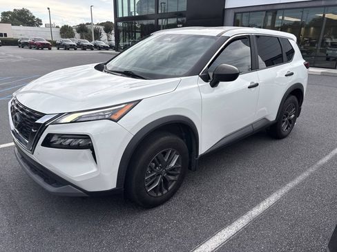 Used 2023 Nissan Rogue S FWD image 4