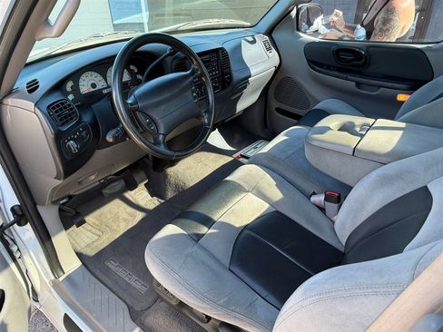 Used 2000 Ford F150 Lightning RWD image 9