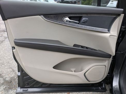 Used 2018 Lincoln MKX Reserve w/ Lincoln MKX Climate Package AWD/4WD image 9