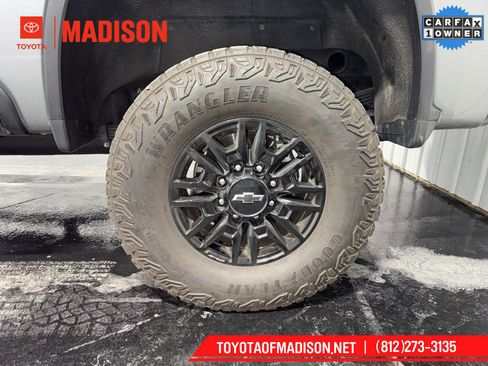 Used 2025 Chevrolet Silverado 2500 ZR2 w/ Technology Package image 7