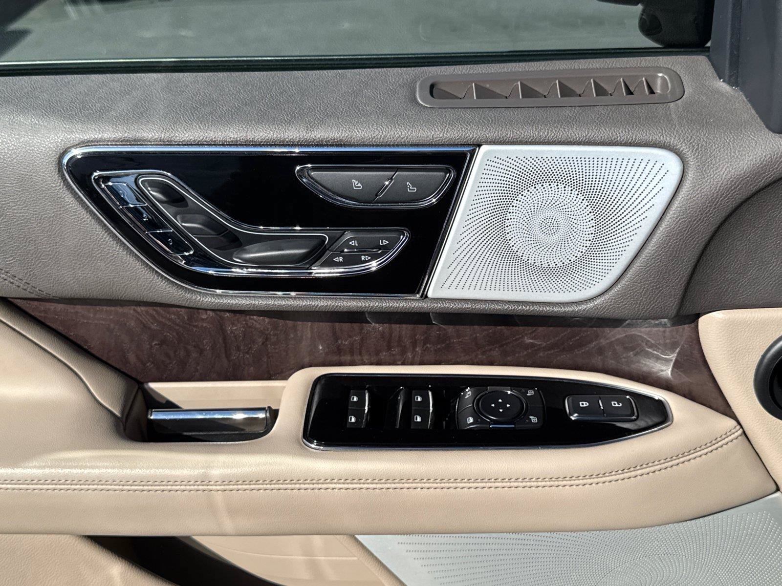 Used 2022 Lincoln Navigator L Reserve AWD/4WD image 26