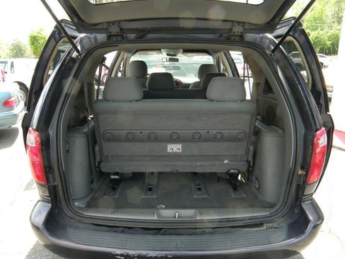 Used 2007 Chrysler Town & Country w/ Popular Equipment Group I image 10