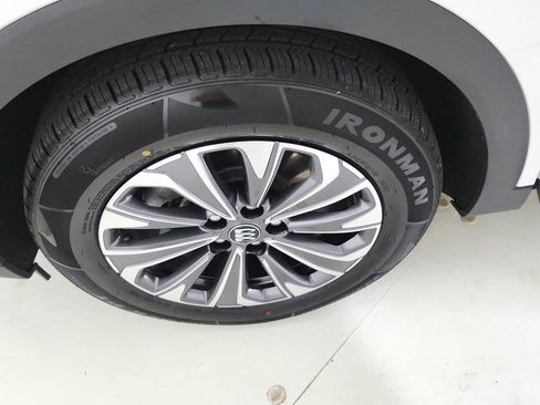 Used 2025 Buick Envision Preferred AWD/4WD image 37