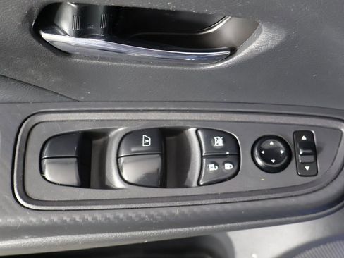 Used 2023 Nissan Versa SV image 29