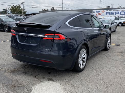 Used 2018 Tesla Model X 75D image 8