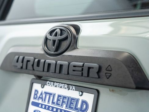 Used 2022 Toyota 4Runner TRD Off-Road Premium w/ Moonroof Package AWD/4WD image 10
